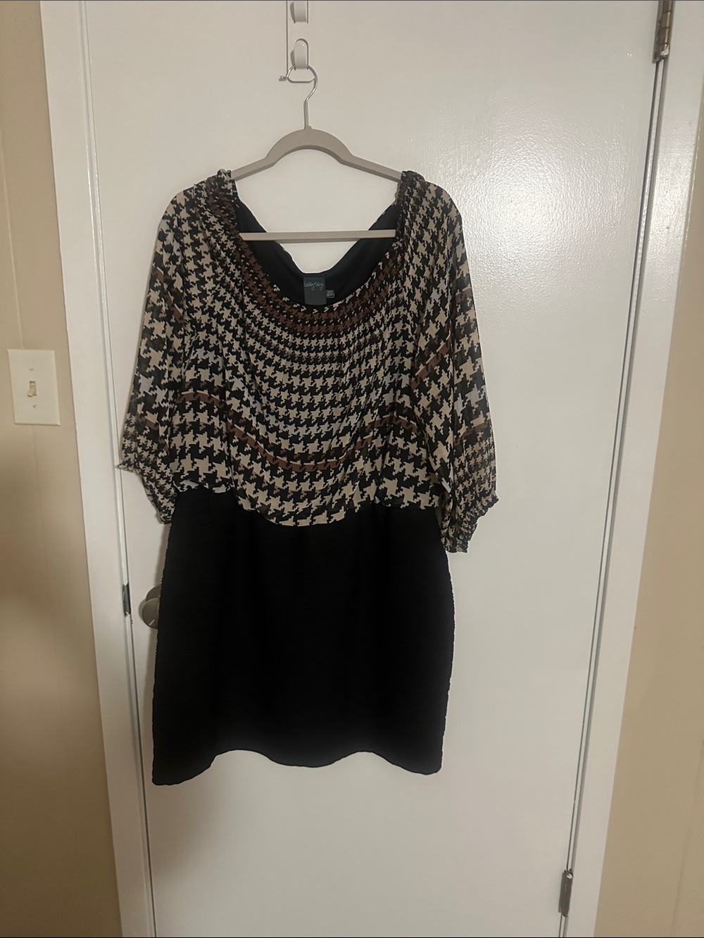 Gabby Skye Black & Beige Houndstooth Dress